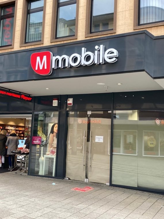 M mobile – Ladenfront & Schaufensteranlage