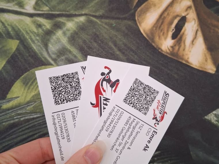 Emre AK &ndash; Visitenkarten mit QR-Code
