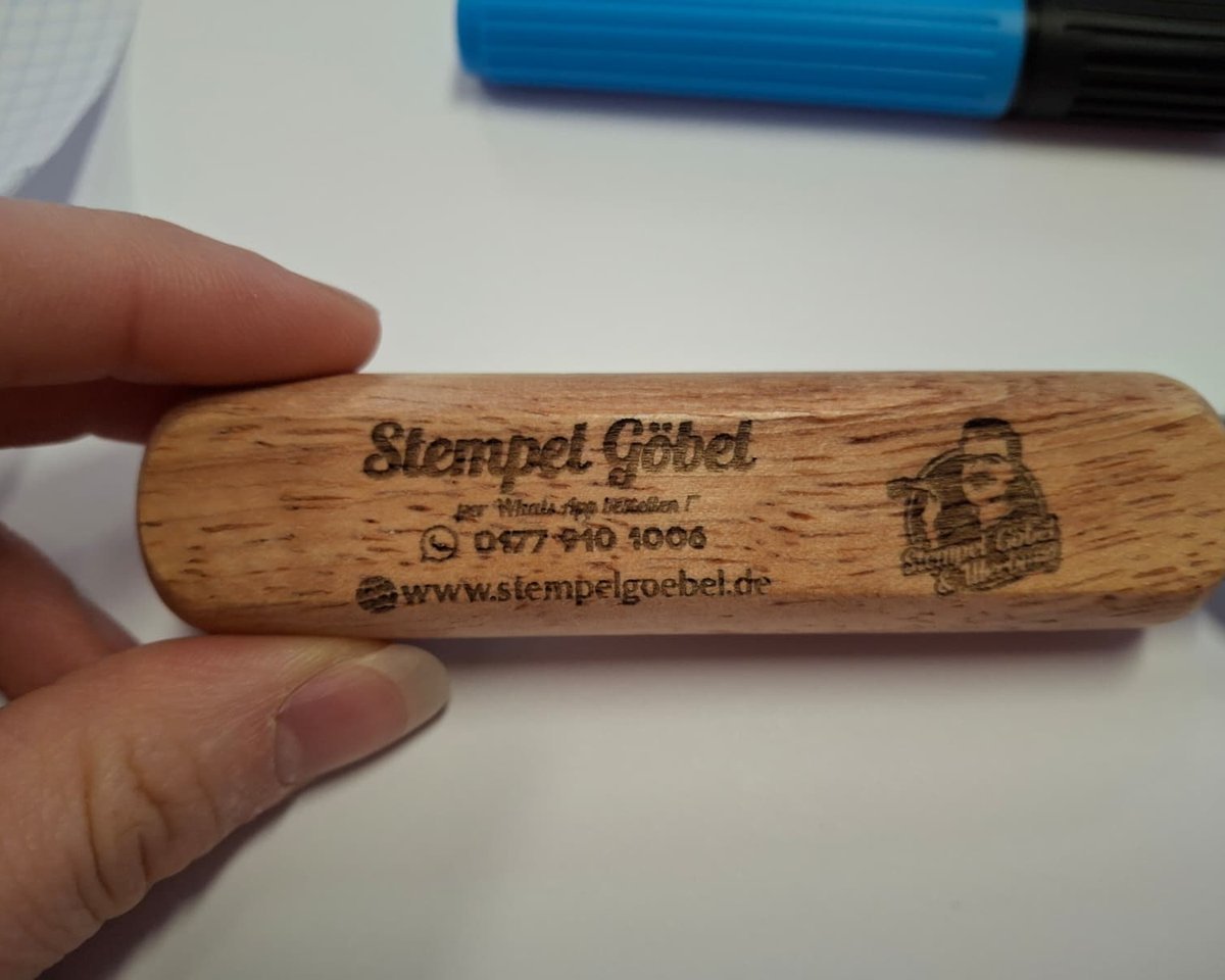 Zollstock mit lasergraviertem Firmenlogo